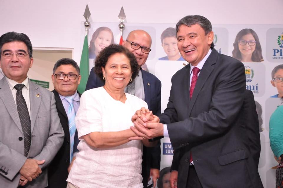 TransmissÃ£o de cargo aconteceu na manhÃ£ desta quinta-feira