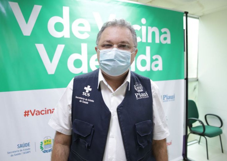 full_secretário_com_máscara
