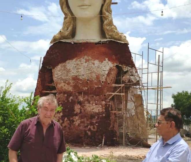  Prefeito de Campos Sales, MOÉSIO LOIOLA e padre WILTON visitam ateliê onde está sendo construído à imagem de Nossa Senhora da Penha