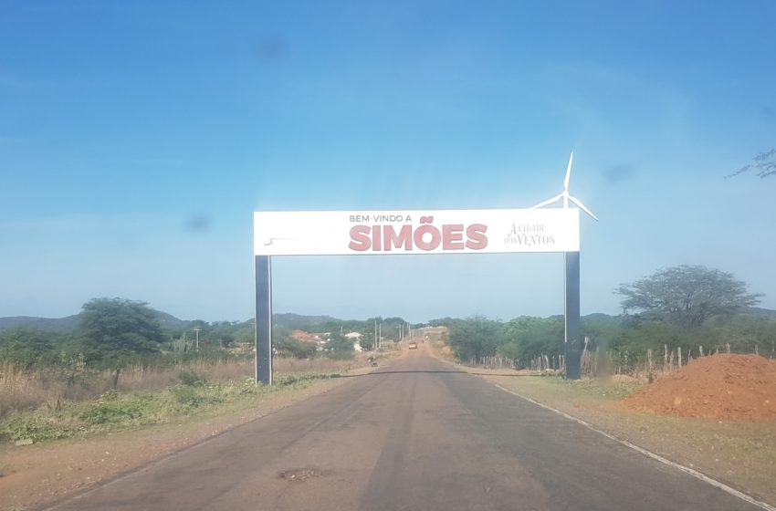  PREFEITO reeleito de Simões, Zé Wlisses, fez realizar serviços na PI-142, trecho que liga Simões a cidade de Marcolândia