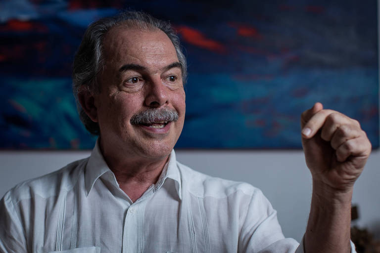  “O Brasil entre a esperança e o ódio”, escreveu o ex-ministro Aloizio Mercadante