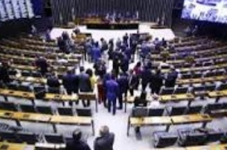  CÂMARA rejeita “distritão” e aprova coligações na PEC da Reforma Eleitoral