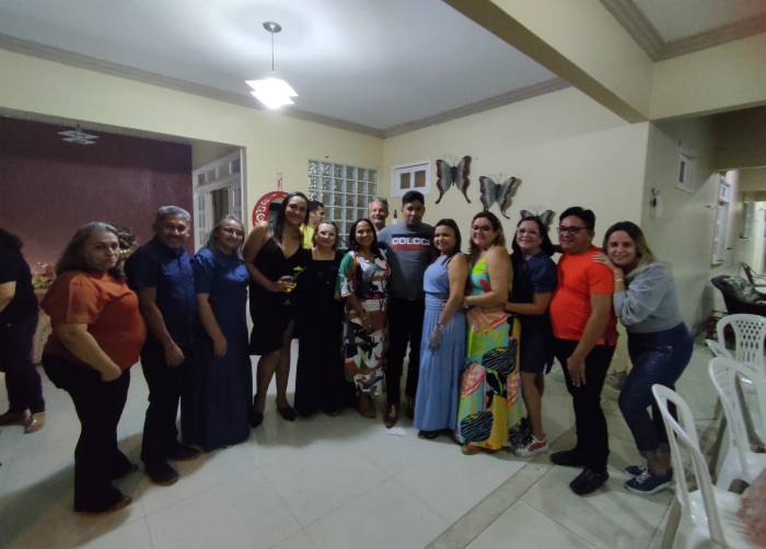  VERÔNICA Maria, ex-secretária de Educação de Fronteiras, recebeu no “Almoço”, amigos e amigas da Undime/PI