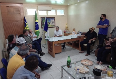  PREFEITO de Jaicós recebeu no sábado comitiva formada pelo secretário da Defesa Civil, Augusto Nunes e o ex-governador Wilson Martins