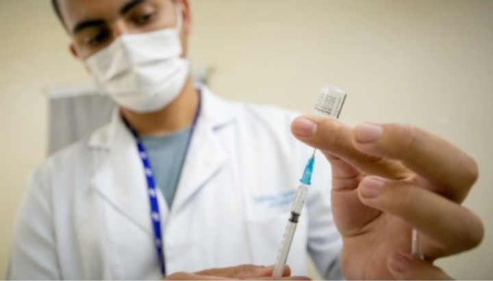  BRASIL chega a 83% dos adultos com vacinação completa contra a Covid