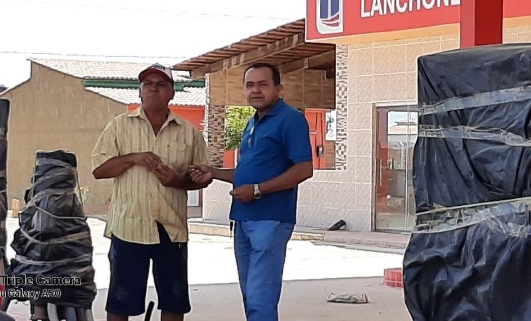  ROBÉRIO Teixeira de Carvalho que é ex-vereador por Marcolândia, não perdeu a boa mania de inspecionar obras no seu município
