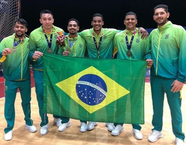  ARARIPINENSE, Natan Micael, recebeu a medalha de ouro junto com a Seleção Brasileira Sub-23 de Handebol
