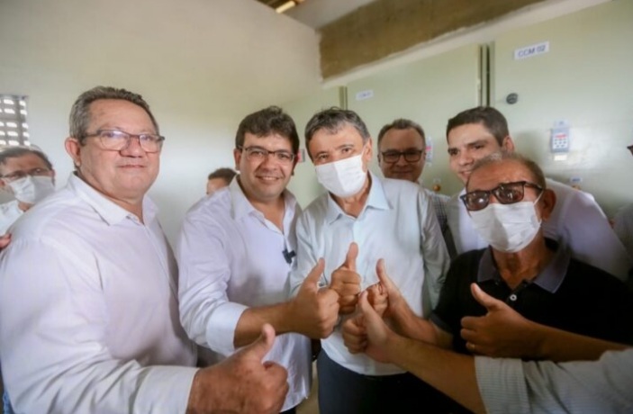  GOVERNADOR inaugura mais uma etapa da Adutora do Litoral e visita obras de asfalto na região