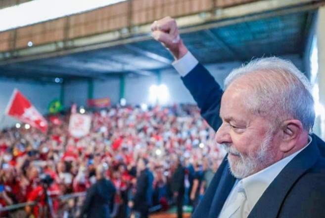  Datafolha: Lula mantém liderança com 45% e Bolsonaro tem 33%