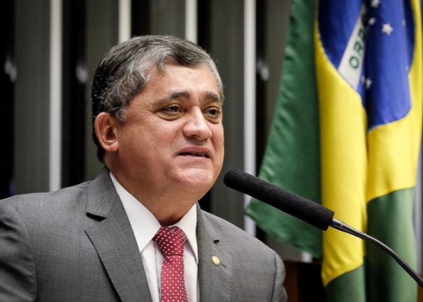  Socorro aos municípios, como deseja o presidente Lula, está entre as pautas da semana, diz líder do governo
