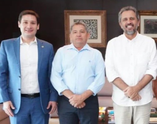  Governador Elmano Freitas, deputado Marcos Sobreira e prefeito Dodó de Neoclides, juntos a trabalharem pelo bem-estar dos salitrenses