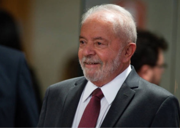  Lula que passou a ter o respeito do mundo, entrou para a história por ter sido eleito presidente do Brasil, por três vezes