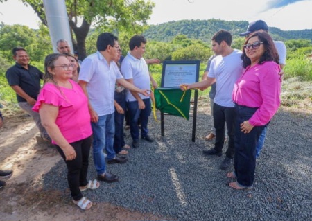  Governador inaugura e autoriza obras nos municípios de Agricolândia e Miguel Leão